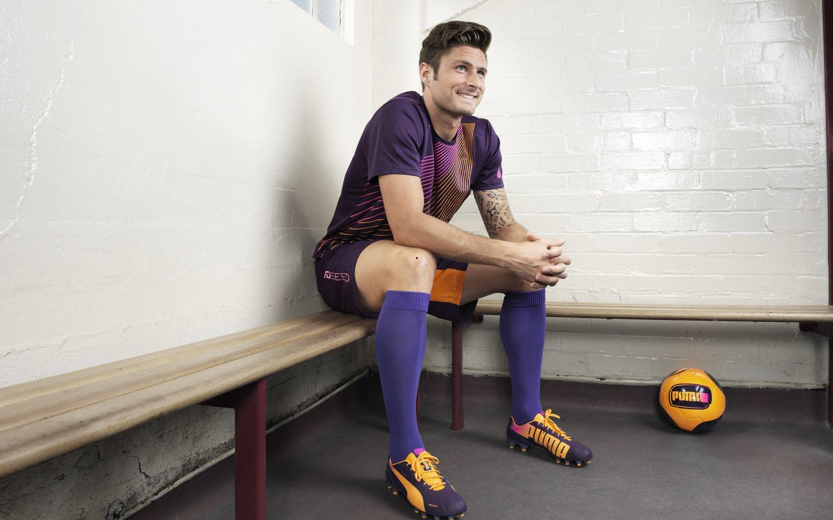 有望拿4冠！格鲁吉亚天王闪耀欧洲，本赛季已夺法甲+意甲，欧冠+法国杯只剩终极决战