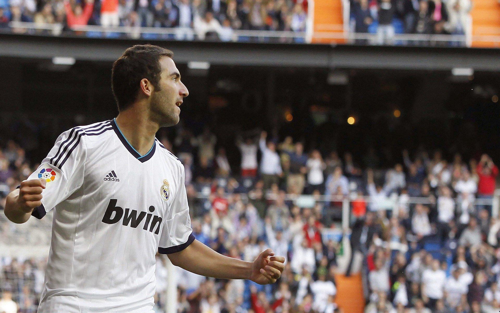 未来是你的！40岁C罗轰关键扳平球，17岁亚马尔21次失球权陷低迷